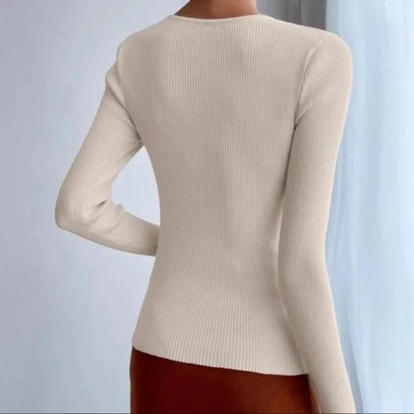 Cozy Cut out Knit Sweater Top - Picture 4 of 4